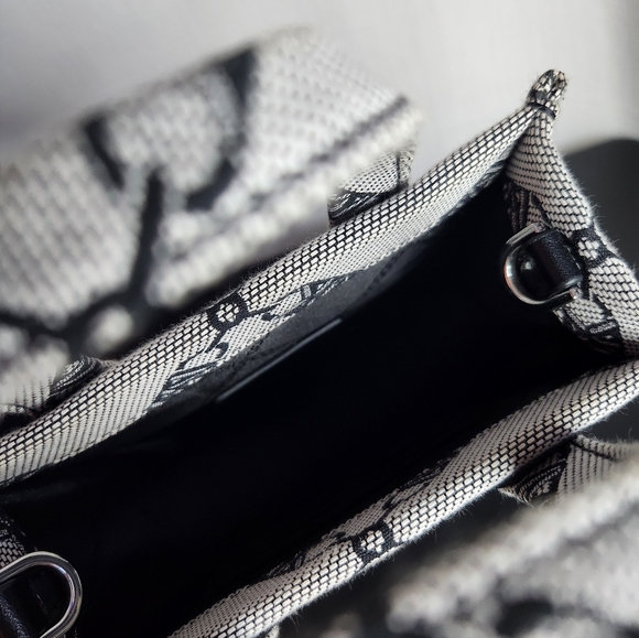 MICHAEL KORS Extra Small Gigi Crossbody NWOT - Picture 5 of 7